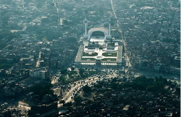 The shrine of the patron saint of Lahore, Data Gunj Baksh - Arial View.jpg